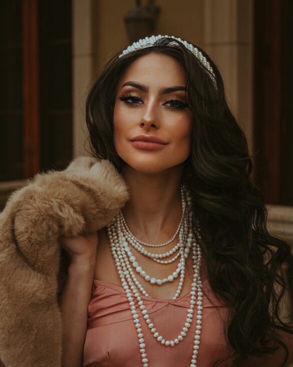 Exploring-the-Intricate-Craftsmanship-of-Luxury-Jewelry